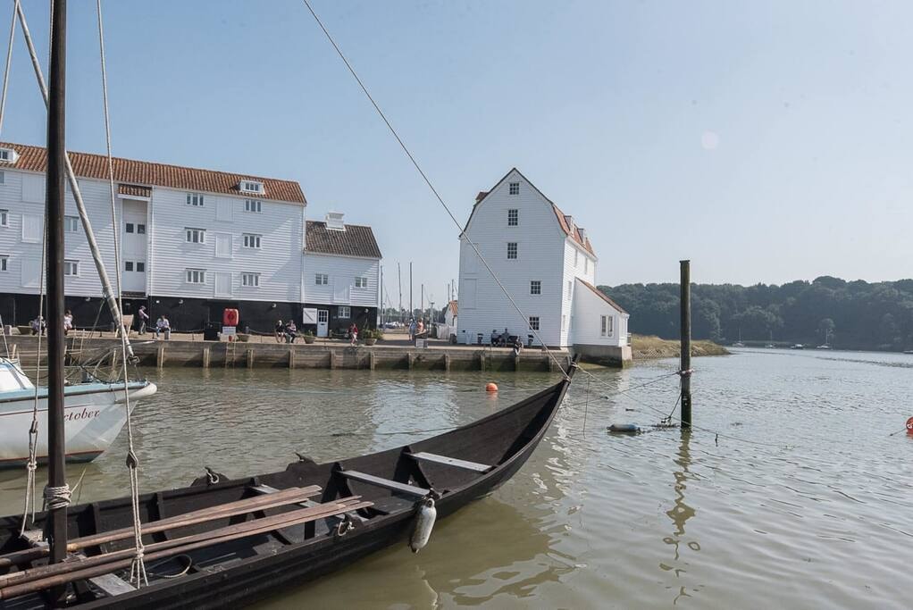 The Old Granary Cottage, Woodbridge Tide Mill Flats for Rent in
