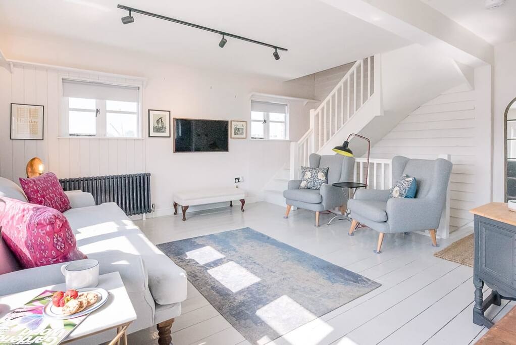 The Old Granary Cottage, Woodbridge Tide Mill Flats for Rent in