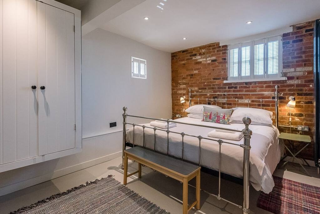 The Old Granary Cottage, Woodbridge Tide Mill Flats for Rent in