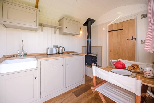 Thyme Shepherds Hut at Boundary Farm, Framlingham 3 Stay in Suffolk