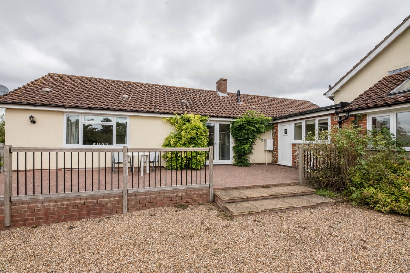 Grove Farm Annexe WITH SWIMMING POOL, DALLINGHOO Holiday Cottages in