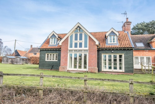 3 Old School Cottages, Wissett 50 Stay in Suffolk