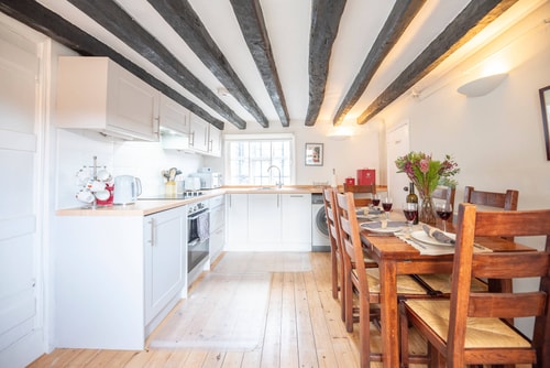 Vela Art Gallery - Holiday Apartment 17 Stay in Suffolk