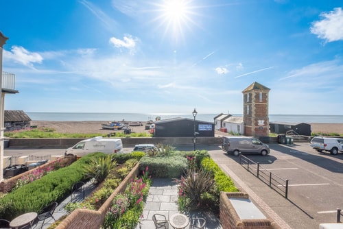 Swn-y-Don with a Sea View, Aldeburgh 0 Stay in Suffolk