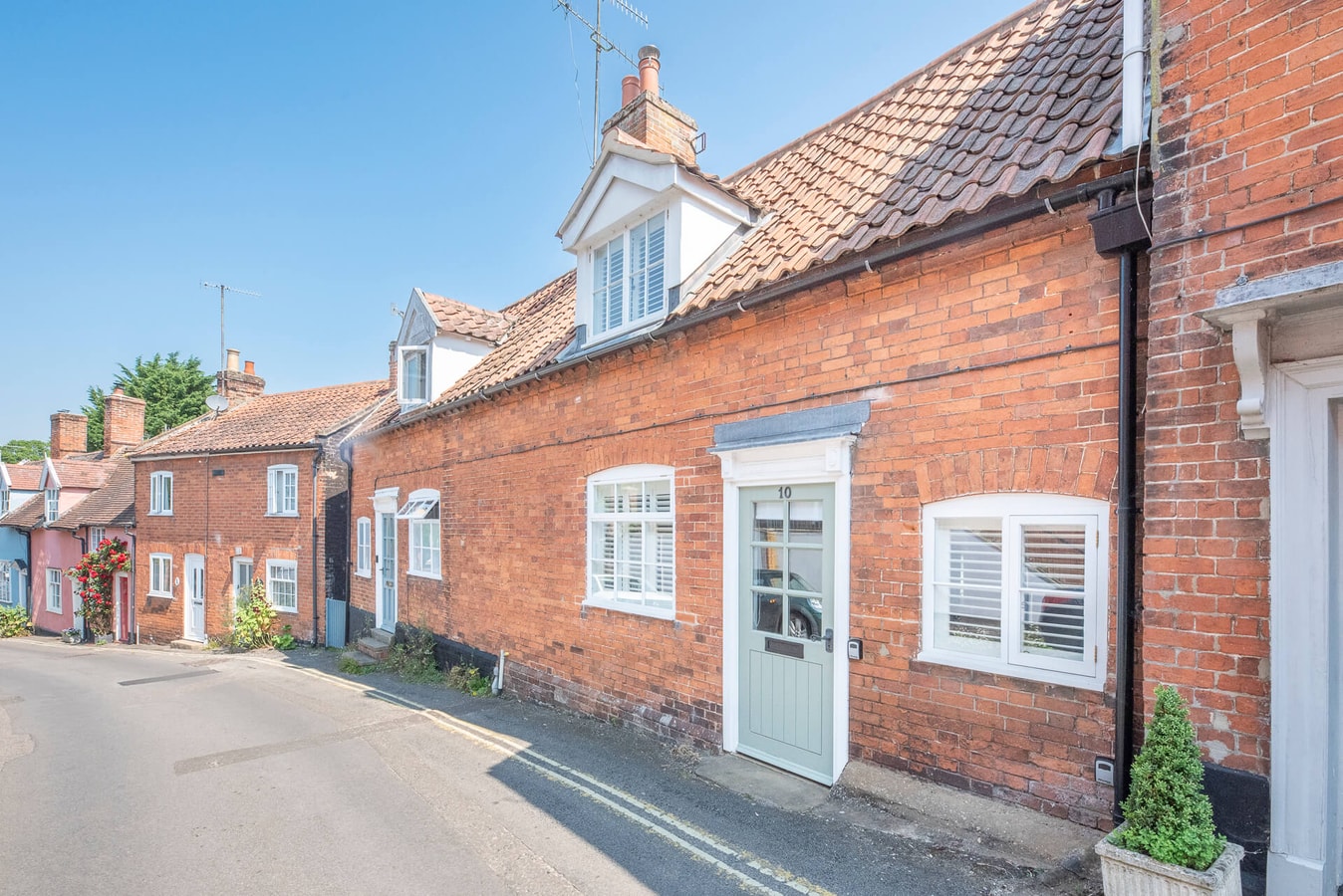 10 Angel Lane - a stylish cottage in Woodbridge Stay in Suffolk