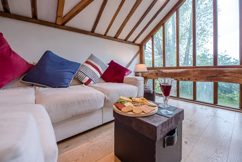 Hayloft, Clopton - apartment with a Tennis Court 18 Stay in Suffolk
