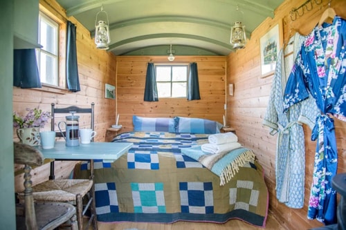 Abbey Shepherds Hut, Eye 10 Stay in Suffolk