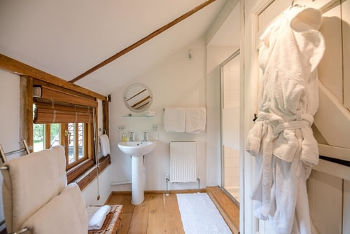 Hayloft, Clopton - apartment with a Tennis Court 14 Stay in Suffolk
