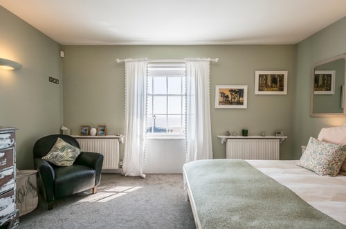 Market Cross House, Aldeburgh. Sea front holiday home 50 Stay in Suffolk