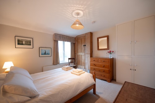 1 Box Iron Cottage, Shotley 22 Stay in Suffolk