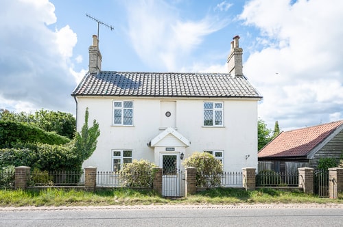 The White House, Tunstall 0 Stay in Suffolk