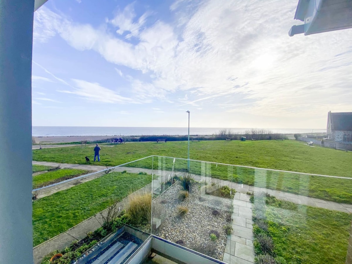 4 Sea View Walk, Pakefield Stay in Suffolk