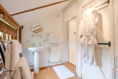 Hayloft, Clopton - apartment with a Tennis Court 8 Stay in Suffolk