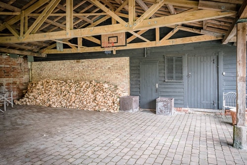 Hayloft, Clopton - apartment with a Tennis Court 16 Stay in Suffolk