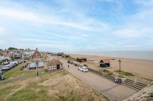 Runton, Crag Path, Aldeburgh 31 Stay in Suffolk