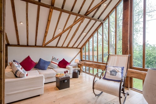 Hayloft, Clopton - apartment with a Tennis Court 5 Stay in Suffolk