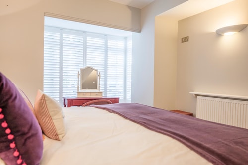 Market Cross House, Aldeburgh. Sea front holiday home 26 Stay in Suffolk