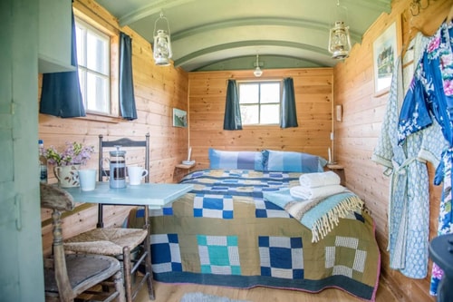 Abbey Shepherds Hut, Eye 9 Stay in Suffolk