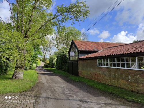 Hayloft, Clopton - apartment with a Tennis Court 6 Stay in Suffolk