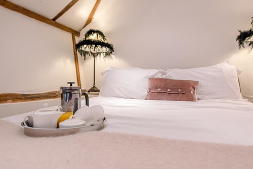 Hayloft, Clopton - apartment with a Tennis Court 12 Stay in Suffolk