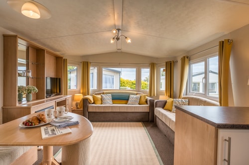 The Vansion, Pakefield 0 Stay in Suffolk