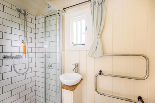 Sage Shepherds Hut at Boundary Farm, Framlingham 5 Stay in Suffolk