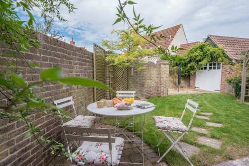 The Poppies, a stylish Aldeburgh holiday home 1 Stay in Suffolk