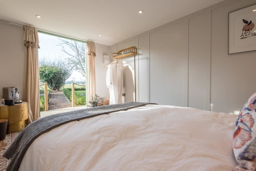 Toad Hall Lodges, Wangford (All 5 Lodges) 19 Stay in Suffolk