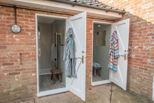 Toad Hall Lodges, Wangford (All 5 Lodges) 11 Stay in Suffolk