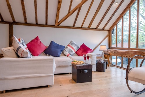 Hayloft, Clopton - apartment with a Tennis Court 20 Stay in Suffolk