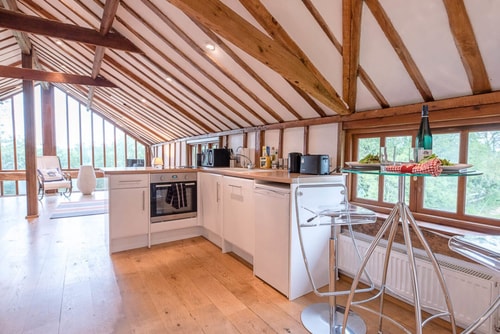 Hayloft, Clopton - apartment with a Tennis Court 7 Stay in Suffolk