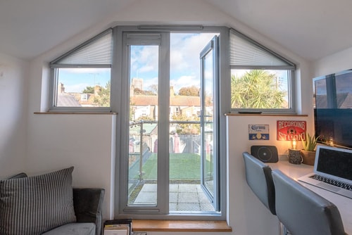 Papillon, a modern Southwold flat with balcony 3 Stay in Suffolk