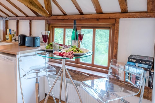 Hayloft, Clopton - apartment with a Tennis Court 3 Stay in Suffolk