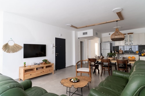 Modern Kerem Stay Near Carmel Market & Beach