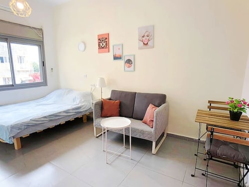 Private Studio flat at Levinsky Market-Tel Aviv