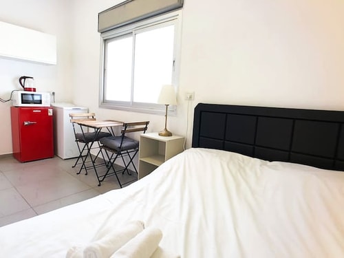 Furnished Studio Flat in Tel Aviv-Levinsky Market