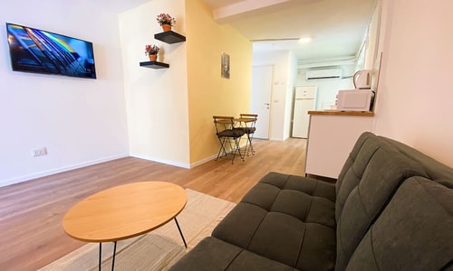 Furnished 1BR Apartment+Balcony, Levinsky Market