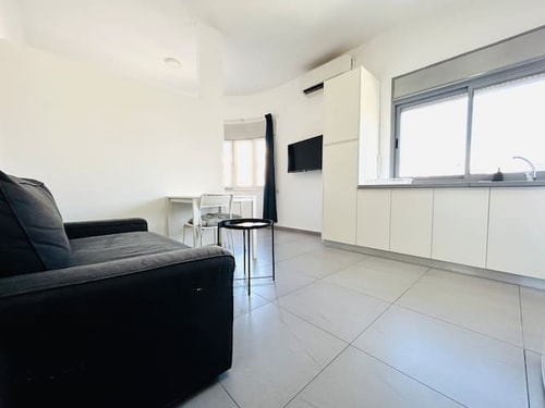 Apartment In Levinsky Market-Florentin