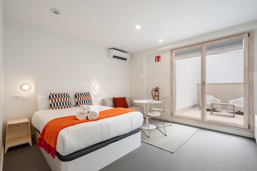 Studio for two near the station: Cuatro Caminos