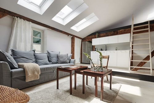 OLD NEW No. 4 - Prime Location on Main Square