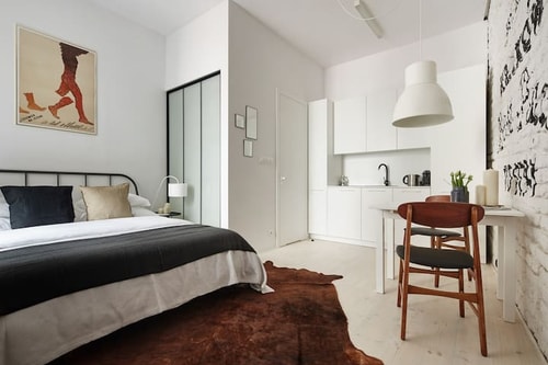 OLD NEW No. 2 - Prime Location on Main Square