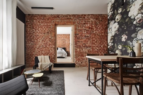 OLD NEW No. 3 - Prime Location on Main Square