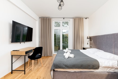 Revesen No. 5 Free Parking