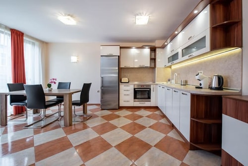 ♡BELLEVILLE apt♡2BR♡top centre♡parking nearby
