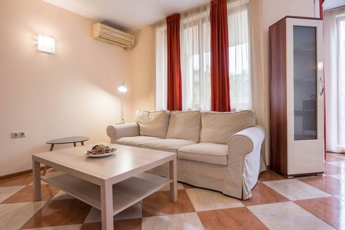 Belleville Apartment