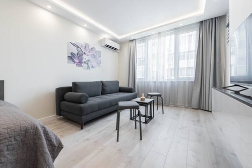 Sweet tiny top center space