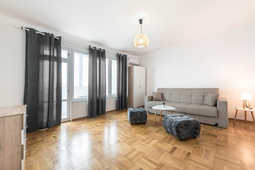 Bright and comfy central place