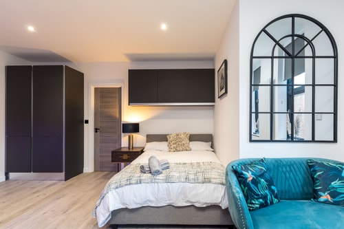 Sussex House Studio - Modern Urban Retreat