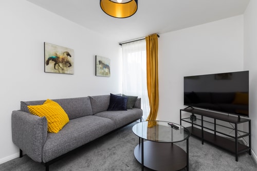 Bedford - Modern 4 Bed Townhouse with Patio Garden