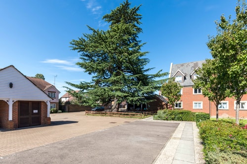 Cedar | Professional Accommodation | Sleeps 4